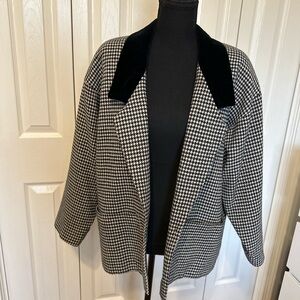 Porscha by Winers Black & White Houndstooth Blazer Size 12P Velvet Collar
